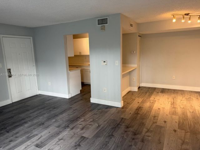 451 NE 207th Ln 102, Miami, FL 33179