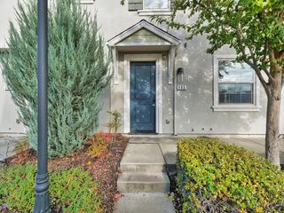 493 Tailoff Ln, Sacramento, CA 95818