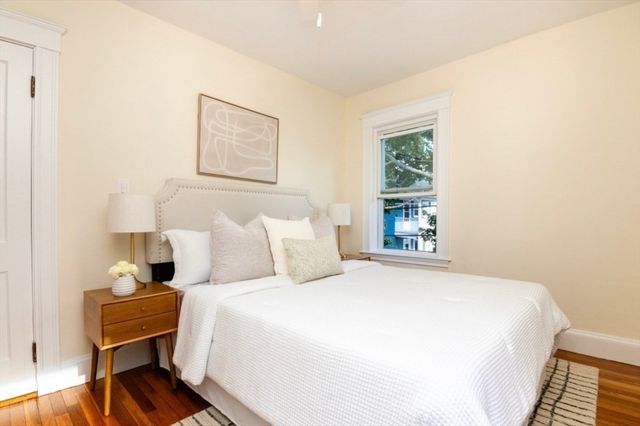 33 Pierce Ave 33, Boston, MA 02122