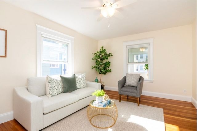 33 Pierce Ave 33, Boston, MA 02122