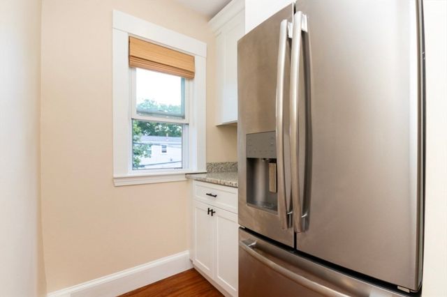 33 Pierce Ave 33, Boston, MA 02122