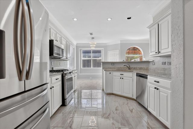 805 Sierra Lane, Flower Mound, TX 75028