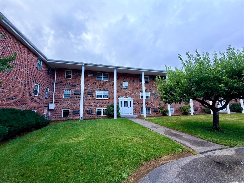 89 Pleasant Street C1, Medfield, MA 02052