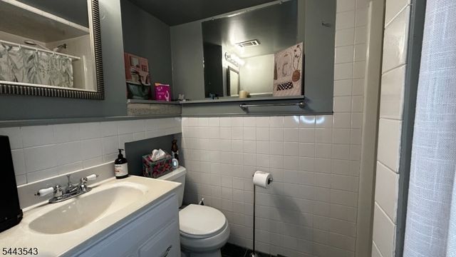 62 Andover Dr, Wayne Twp., NJ 07470