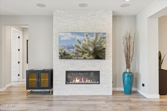 1946 W HORSETAIL Trail, Phoenix, AZ 85085