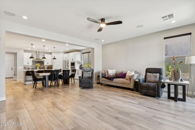 1946 W HORSETAIL Trail, Phoenix, AZ 85085