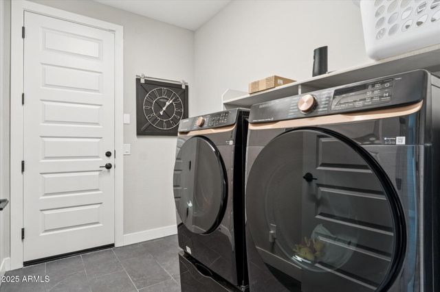 1946 W HORSETAIL Trail, Phoenix, AZ 85085