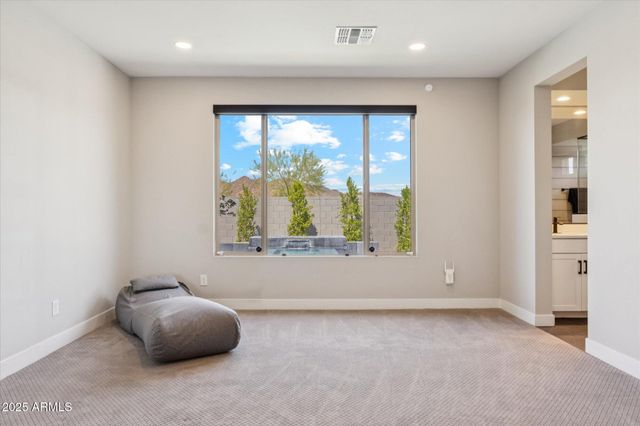 1946 W HORSETAIL Trail, Phoenix, AZ 85085