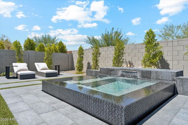 1946 W HORSETAIL Trail, Phoenix, AZ 85085