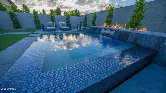 1946 W HORSETAIL Trail, Phoenix, AZ 85085