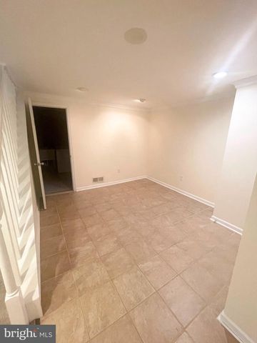 1305 PLEASANT VALLEY DR, Catonsville, MD 21228