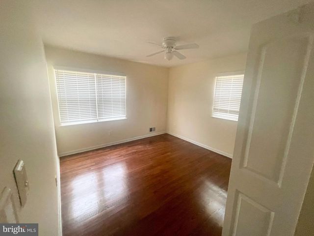 1305 PLEASANT VALLEY DR, Catonsville, MD 21228