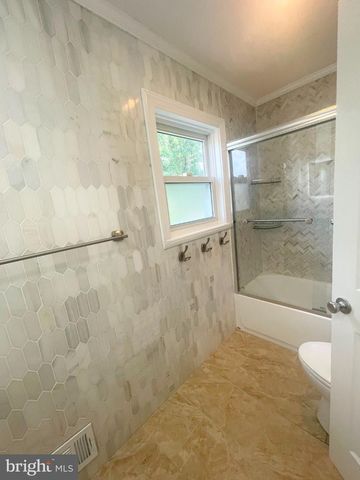 1305 PLEASANT VALLEY DR, Catonsville, MD 21228