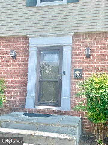 1305 PLEASANT VALLEY DR, Catonsville, MD 21228
