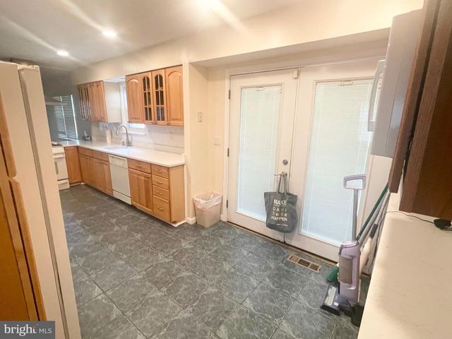 1305 PLEASANT VALLEY DR, Catonsville, MD 21228