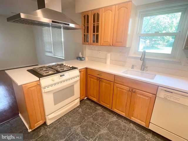 1305 PLEASANT VALLEY DR, Catonsville, MD 21228