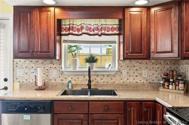 2231 Honeysuckle Way, Sellersburg, IN 47172
