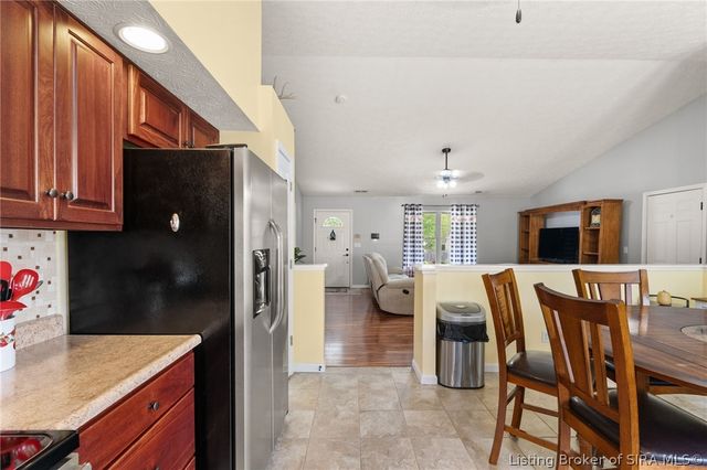 2231 Honeysuckle Way, Sellersburg, IN 47172