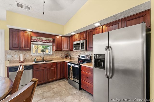 2231 Honeysuckle Way, Sellersburg, IN 47172