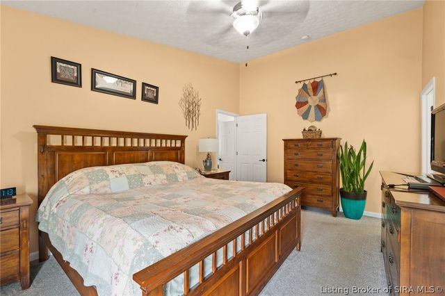 2231 Honeysuckle Way, Sellersburg, IN 47172