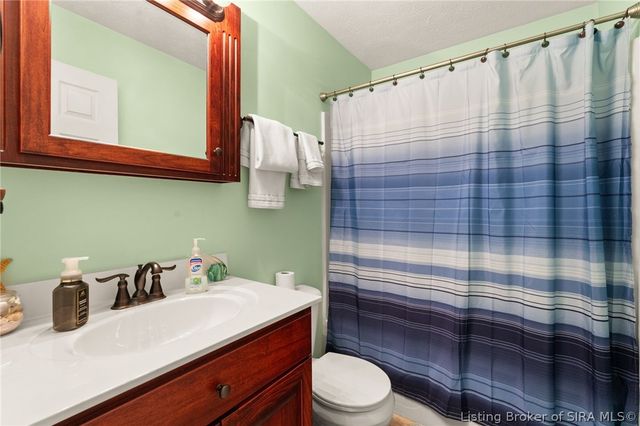 2231 Honeysuckle Way, Sellersburg, IN 47172