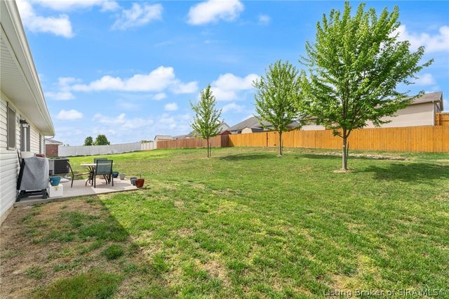 2231 Honeysuckle Way, Sellersburg, IN 47172