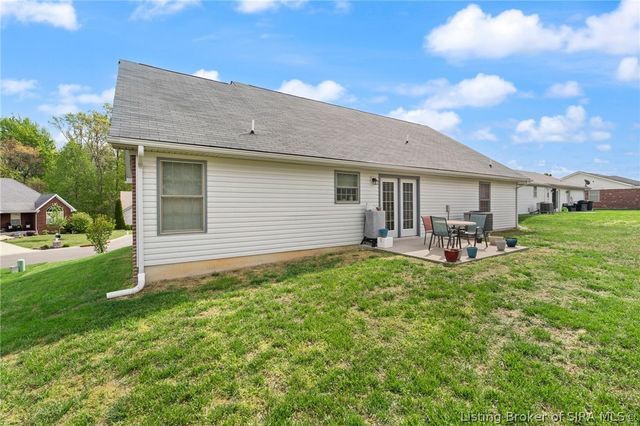 2231 Honeysuckle Way, Sellersburg, IN 47172