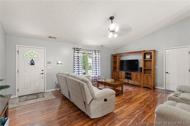 2231 Honeysuckle Way, Sellersburg, IN 47172