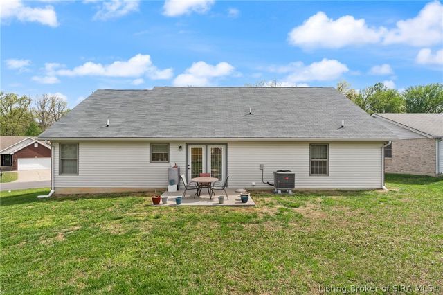 2231 Honeysuckle Way, Sellersburg, IN 47172