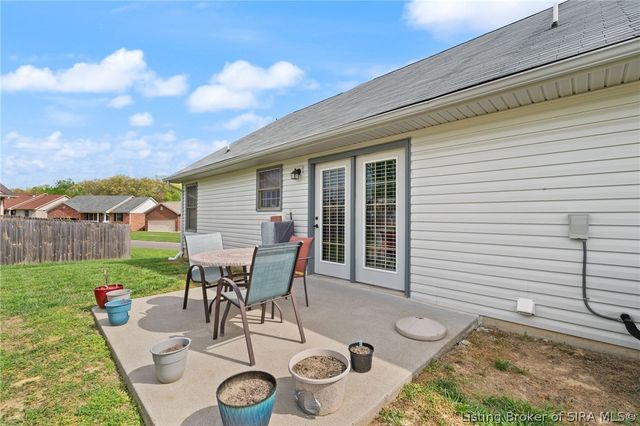 2231 Honeysuckle Way, Sellersburg, IN 47172