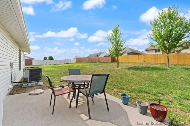 2231 Honeysuckle Way, Sellersburg, IN 47172
