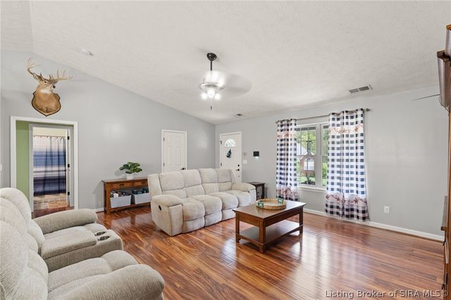 2231 Honeysuckle Way, Sellersburg, IN 47172