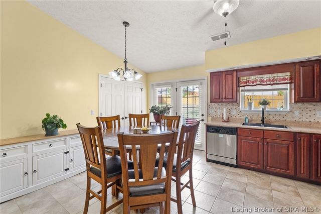 2231 Honeysuckle Way, Sellersburg, IN 47172