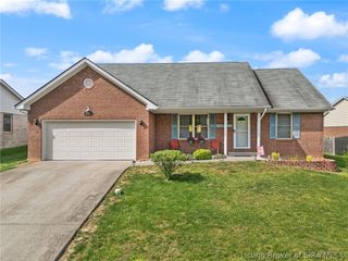 2231 Honeysuckle Way, Sellersburg, IN 47172