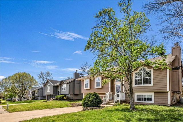 100 N Darrowby Drive, Raymore, MO 64083