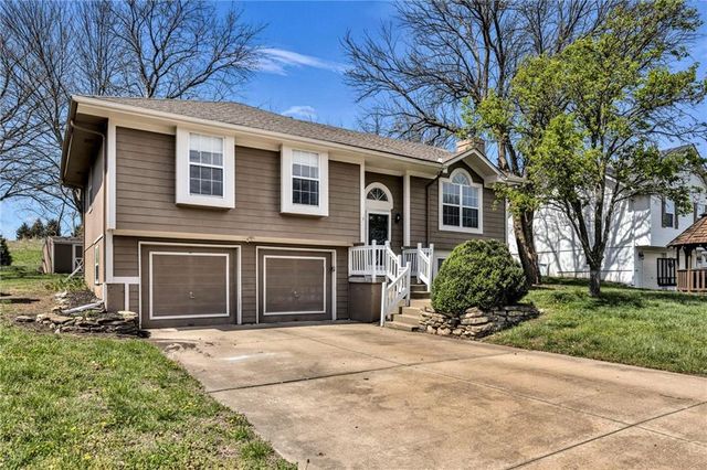 100 N Darrowby Drive, Raymore, MO 64083