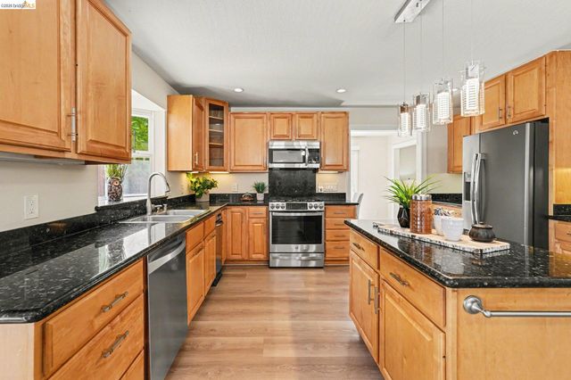 2092 Casa Grande St, Benicia, CA 94510