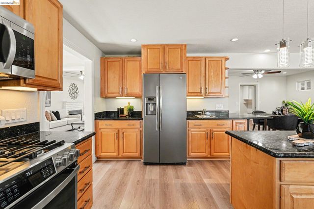 2092 Casa Grande St, Benicia, CA 94510
