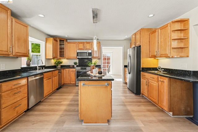 2092 Casa Grande St, Benicia, CA 94510