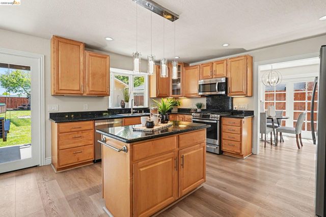 2092 Casa Grande St, Benicia, CA 94510