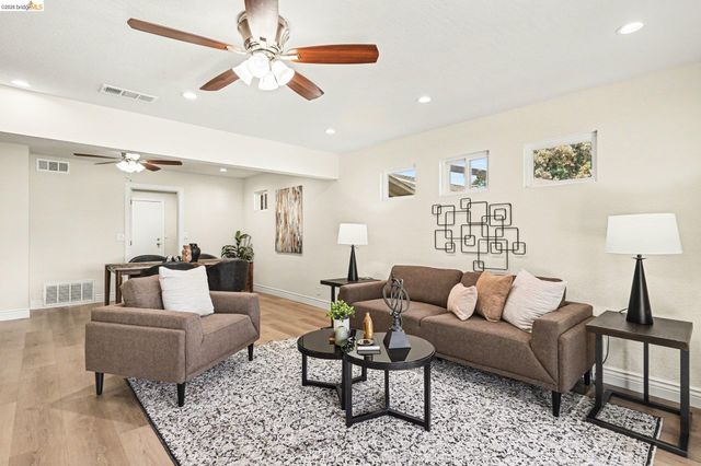 2092 Casa Grande St, Benicia, CA 94510