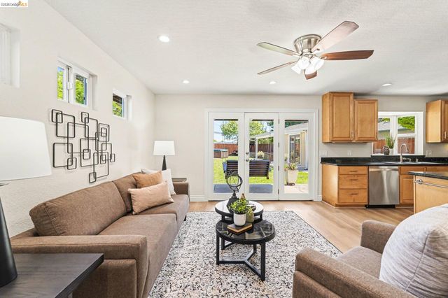 2092 Casa Grande St, Benicia, CA 94510