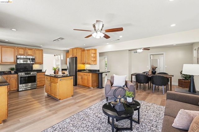 2092 Casa Grande St, Benicia, CA 94510