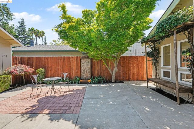 2092 Casa Grande St, Benicia, CA 94510