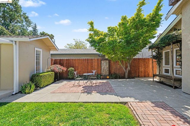 2092 Casa Grande St, Benicia, CA 94510
