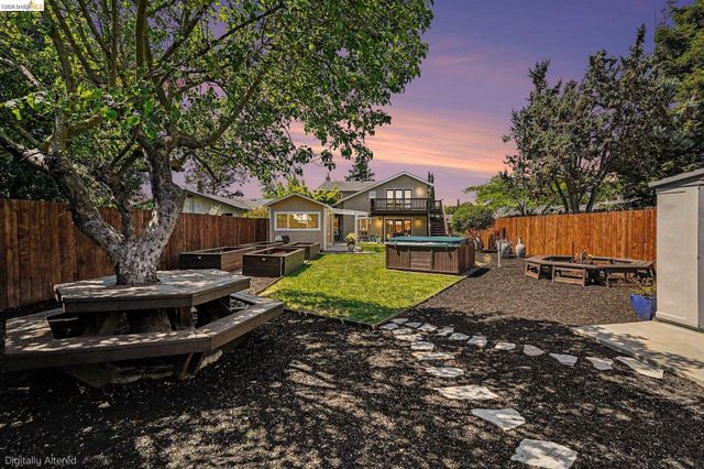2092 Casa Grande St, Benicia, CA 94510
