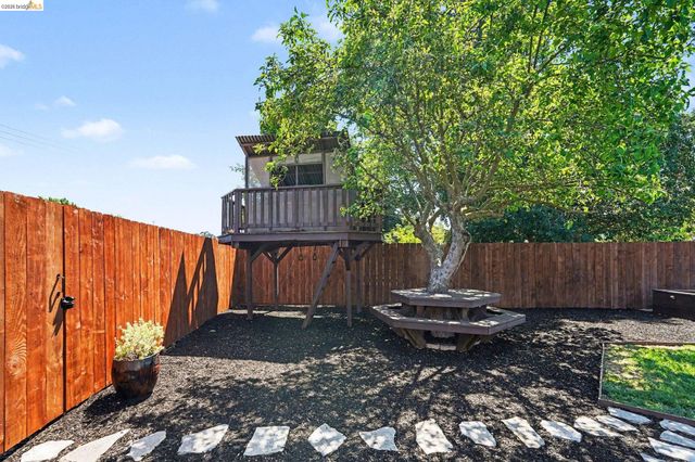 2092 Casa Grande St, Benicia, CA 94510