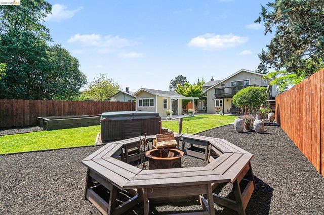 2092 Casa Grande St, Benicia, CA 94510