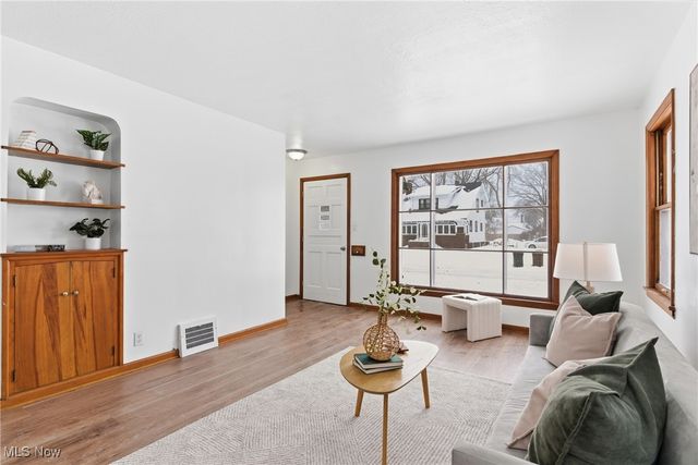 2303 Tuxedo Avenue, Parma, OH 44134