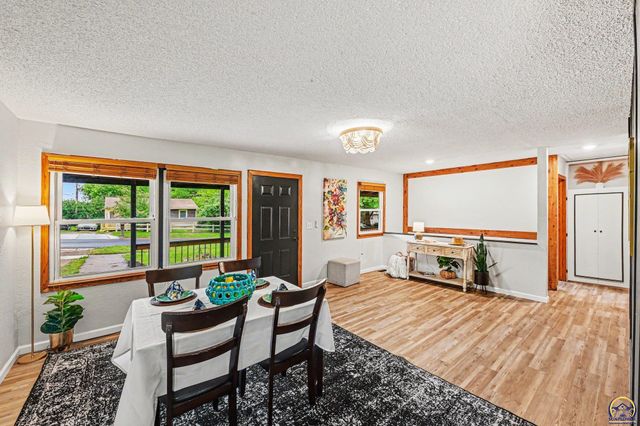 3626 SE Truman CT, Topeka, KS 66605